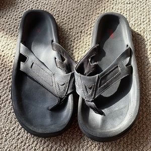 MEN’S FLIP FLOP SANDALS - SIZE 11*